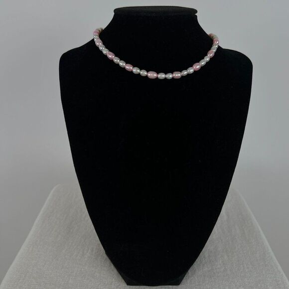 Vintage Y2K Pink Dainty Beaded Pearl Choker - Beachy Coquette Soft Girl Jewelry - Picture 2 of 4